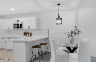 Photo #5: 6966460 Listing