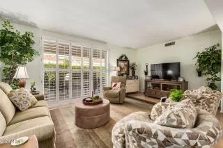 Photo #5: 6966478 Listing 