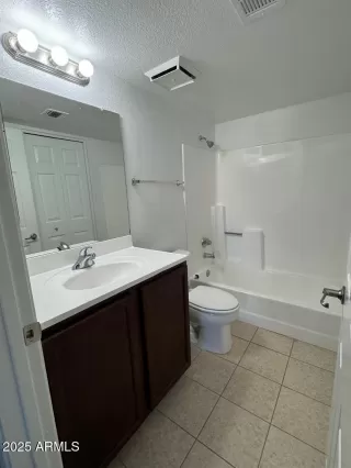 Photo #5: 6966632 Listing 