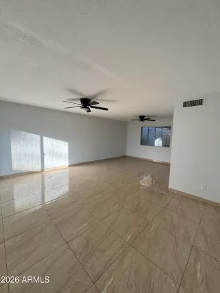 Photo #5: 6966957 Listing