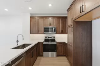 Photo #4: 6967243 Listing 