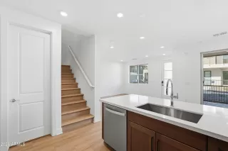 Photo #6: 6967243 Listing 