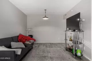 Photo #5: 6967283 Listing 