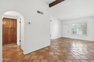 Photo #5: 6967425 Listing 