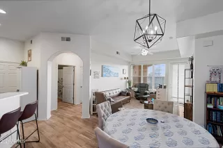 Photo #4: 6967694 Listing