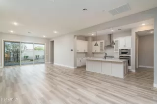 Photo #2: 6967712 Listing 