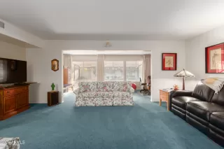 Photo #5: 6967901 Listing 