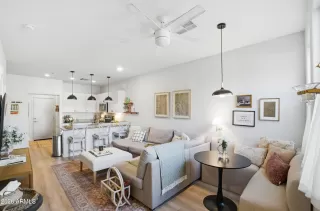 Photo #5: 6967977 Listing 