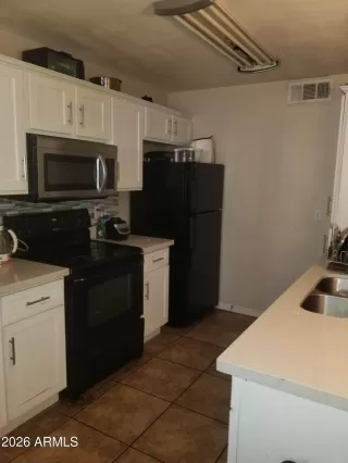 Photo #3: 6968773 Listing