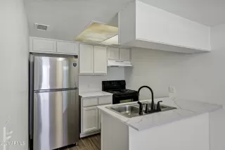 Photo #6: 6968939 Listing 