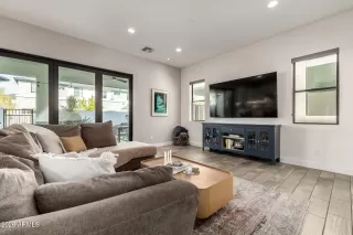 Photo #6: 6971424 Listing