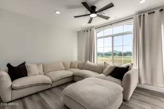 Photo #6: 6971467 Listing