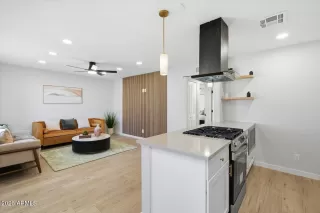 Photo #1: 6971794 Listing 