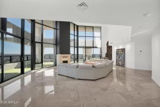 Photo #5: 6972047 Listing