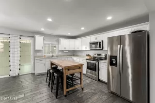 Photo #4: 6972083 Listing 