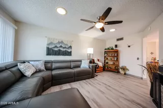 Photo #4: 6972293 Listing 