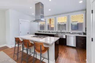 Photo #3: 6972659 Listing 