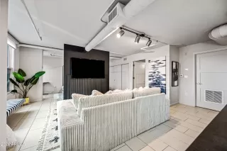 Photo #6: 6972816 Listing 