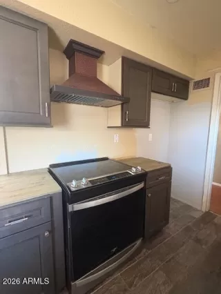 Photo #5: 6973506 Listing 