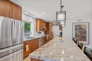 Photo #2: 6974107 Listing 