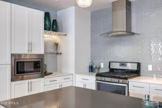 Photo #5: 6974128 Listing 