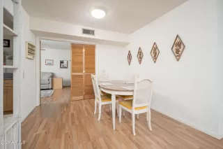 Photo #4: 6974176 Listing