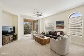 Photo #5: 6974434 Listing