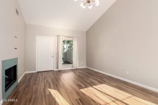 Photo #6: 6974600 Listing