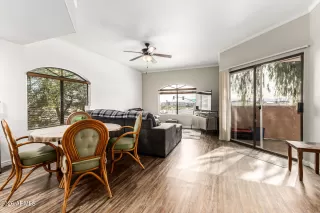 Photo #6: 6974636 Listing 