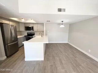 Photo #6: 6974794 Listing 