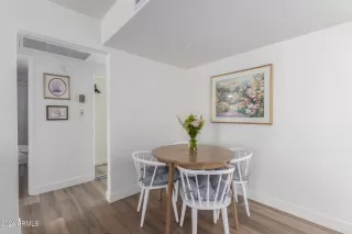 Photo #6: 6974985 Listing