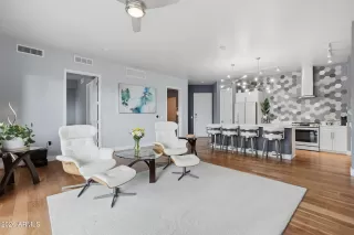 Photo #2: 6975426 Listing