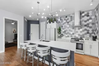 Photo #4: 6975426 Listing