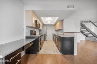 Photo #5: 6975630 Listing 