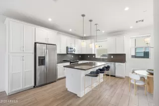 Photo #5: 6975797 Listing