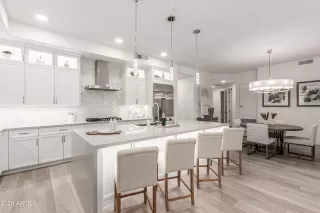 Photo #4: 6976512 Listing