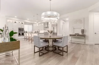 Photo #5: 6976512 Listing