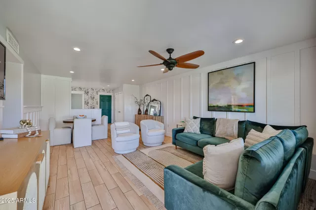 MLS: 6976586 Condo For Sale