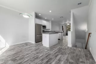 Photo #6: 6976989 Listing 