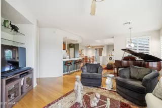 Photo #6: 6977052 Listing 