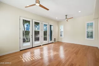 Photo #5: 6977058 Listing