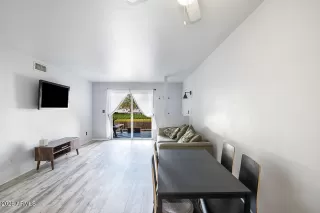 Photo #4: 6977180 Listing 