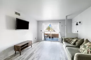 Photo #6: 6977180 Listing 