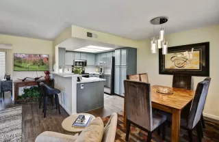 Photo #3: 6977184 Listing