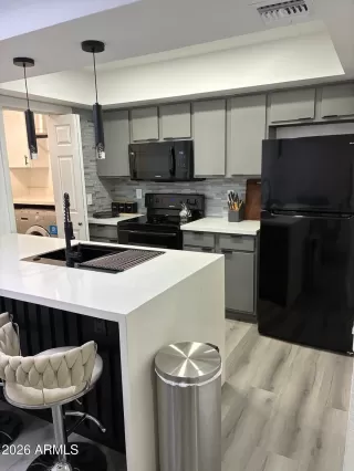 Photo #2: 6977460 Listing 