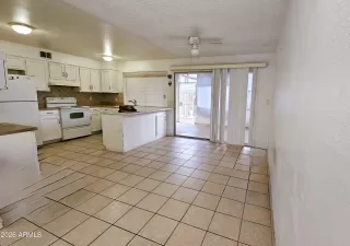 Photo #6: 6977540 Listing