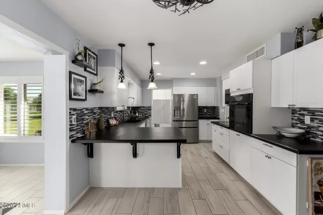 MLS: 6977590 Condo For Sale