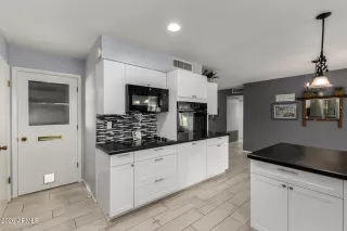 Photo #3: 6977590 Listing