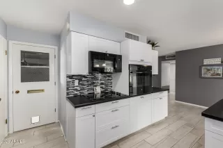 Photo #5: 6977590 Listing