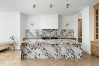 Photo #1: 6977598 Listing 